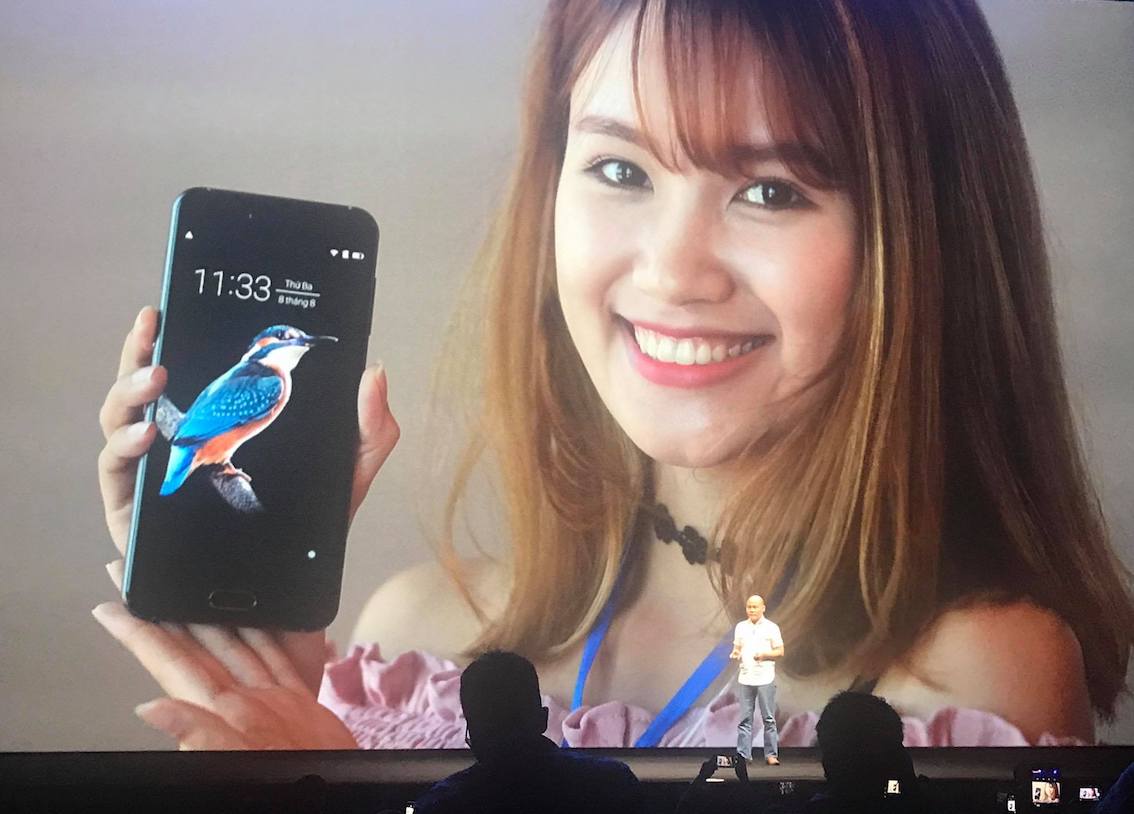 Ra[-]mắt[-]Bphone[-]3[-]-[-]smartphone[-]Android[-]đầu[-]tiên[-]trên[-]thế[-]giới[-]có[-]thiết[-]kế[-]tràn[-]đáy,[-]viền[-]mỏng[-]và[-]đều[-]3[-]cạnh